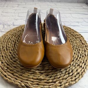 Fitflop Women's Tan Flats. Size 9. Leather. Comfortable Shoes. Comfy Work Shoes.
